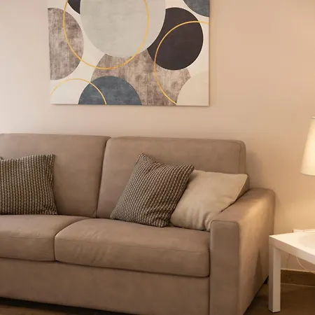 Hello Claudia Centro