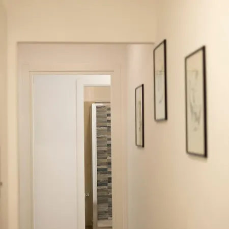 Hello Claudia Centro