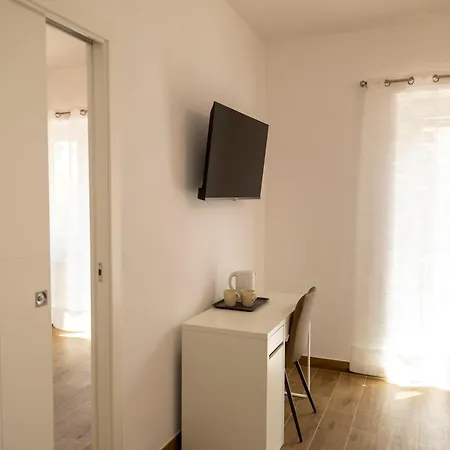 Hello Claudia Centro