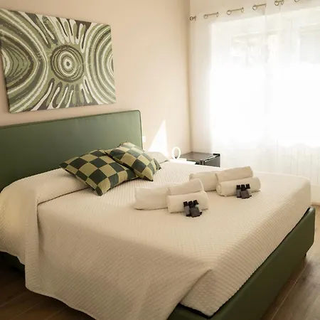 Hello Claudia Centro